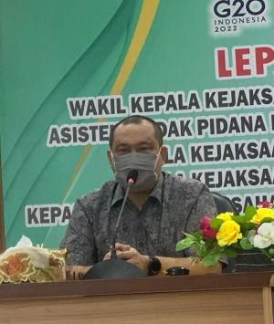 Wakajati Jambi Bambang Gunawan Pimpin Rapat Perdana