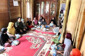 Ihsan Bagikan Sembako di Legok Minta Doa Prabowo Jadi Presiden, SAH Lanjutkan DPR RI 