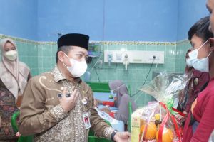 Al Haris Besuk Bayi Usia 13 Bulan di Tebo, Nyaris Tewas Dibacok Ibu Kandungnya