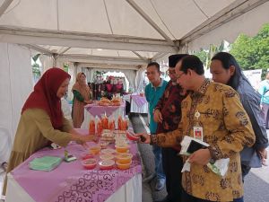 Sudirman Buka Pameran Produk Wilayah Kelola Rakyat WALHI Jambi