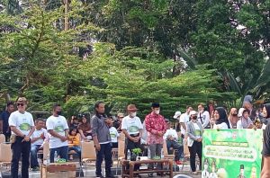 Abdullah Sani bersama Ketua DPRD Sambut Peserta Karnaval Pekan Rakyat Lingkungan Hidup