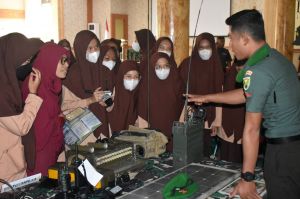 Korem 042/Gapu Terima Kunjungan Edukasi Dari Siswi SMA IT Nurul Ilmi Jambi