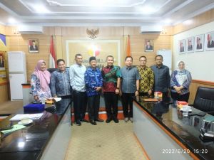 Audiensi, Ketua KI Provinsi Jambi Apresiasi Bawaslu yang Rutin Laporkan Keterbukaan Informasi Publik