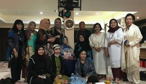 Ratu Munawaroh Bersama Istri JK Berbelasungkawa ke Rumah Mendiang Menpan RB Tjahjo Kumolo 