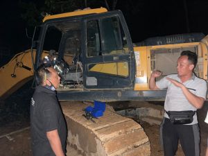 Sisir Aktivitas PETI di Batang Asai, Ditreskrimsus Polda Jambi Amankan 1 Unit Excavator 