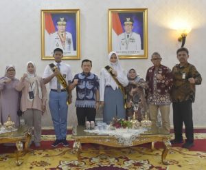 Al Haris Lepas Keberangkatan Dua Paskibraka Jambi ke Jakarta 