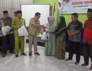 Reses DPRD, Abun Yani Terima Aduan Masyarakat dan Bagi - Bagi Sembako