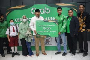 Kolaborasi dengan Grab dan Yayasan Nurul Yaqin, HAR Bantu Beasiswa Bagi Mitra Driver Grab