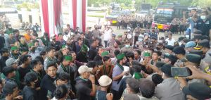 HMI Geruduk Kantor DPRD Provinsi Jambi, Tolak Kenaikan Harga BBM Bersubsidi 