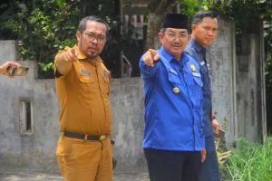 Tinjau Jalan Rusak, Bupati UAS Minta Dinas Perakim Segera Lakukan Perbaikan