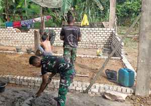 Sinergisitas TNI-Baznas Bedah Rumah Warga di Desa Kembang Seri Baru