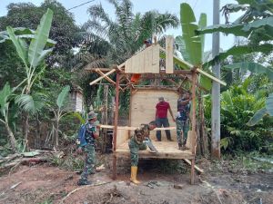 Satgas TMMD Bangun Pos Ronda di Desa Kembang Seri Baru