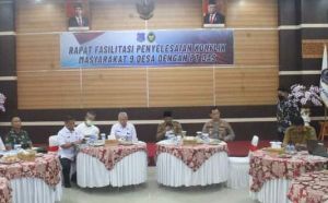 Bupati Tanjabbar Pimpin Rapat Penyelesaian Konflik 9 Desa dengan PT DAS