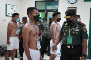 Danrem 042/Gapu Pantau Langsung Pelaksanaan Tes Kesehatan Calon Perwira PK TNI 2022