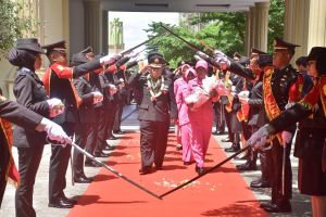 Suasana Haru Warnai Wisuda Purna Bhakti 38 Anggota dan PNS Polri di Polda Jambi