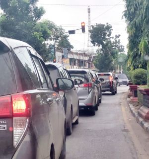 Tidak Ingin Ada Pengawalan, Kapolda Jambi Ikut Merasakan Terjebak Macet di Tengah Angkutan Batubara 