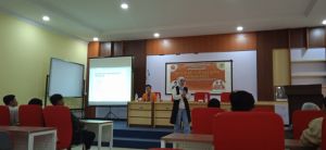 Beri Materi di UKM Jurnalistik UNJA, Siti Masnidar ke Mahasiswa: Beri Informasi Akurat dan Berimbang