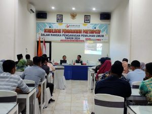 Komisoner KI Jambi ATH Paparkan Materi Keterbukaan Informasi di Bawaslu Tebo
