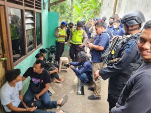 Tim Gabungan Polda Jambi Gerebek Rumah Kontrakan di Lebak Bandung, Tiga Orang Pemuda Diamankan