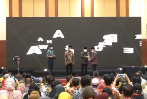 Gubernur Jambi Terima Penghargaan Revolusi Mental 2022