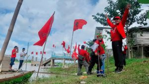 DPD PDI Perjuangan Provinsi Jambi Tanam Pohon Penghijauan di Bantaran Sungai Batanghari 
