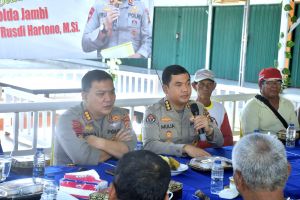 Jum'at Curhat : Nelayan Keluhkan Banyak Sampah di Sungai Batanghari ke Polda Jambi