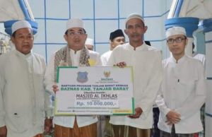 Bupati Tanjab Barat Laksanakan Safari Subuh di Masjid Nurul Ikhlas Manunggal II