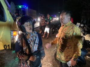 Di Pondok Meja, Politisi Golkar Muaro Jambi Ini Didatangi Emak-Emak,  Ngadu Soal Angkutan Batubara 