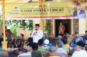 Ngadu ke Ivan : Masyarakat Desa Bakung Muaro Jambi Ancam Tanam Pohon Pisang di Ruas Jalan