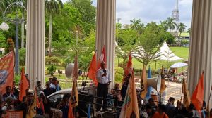 Ajukan 6 Tuntutan, Puluhan Buruh Datangi Kantor Gubernur Jambi