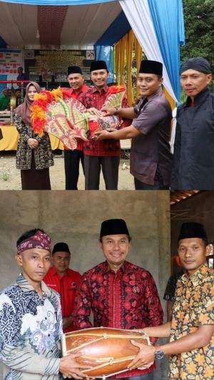 Kunjungi Singkut, Edi Purwanto Bagikan Sejumlah Alat Kesenian