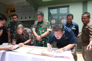 SKK Migas - KKKS PetroChina Serahkan Program Pengembangan Masyarakat kepada Pemkab Tanjabtim