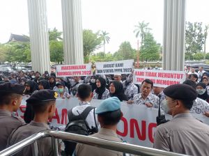 Ratusan Guru Honorer Datangi Kantor DPRD Provinsi Jambi, Ini Tuntutannya