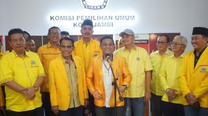 KFA Dampingi Ketua Golkar Kota Jambi Daftar ke KPU