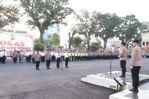 Kapolda Jambi Beri Penghargaan ke Personel Berprestasi