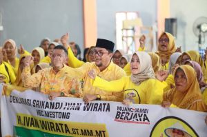 Jaga Kesolidan dalam Meraih Kemenangan, Tim Srikandi Ivan Wirata Cabup Muaro Jambi Dikukuhkan