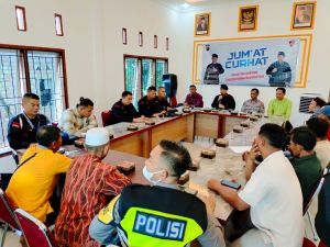 Jum'at Curhat Dansat Brimob Dengarkan Keluhan Masyarakat Desa Lopak Alai