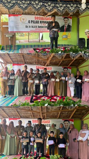 Sosialisasi 4 Pilar Kebangsaan, Serahkan Bantuan Baju Seragam dan Biskuit