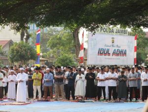 Salat Id Bersama di Lapangan Mapolda, Irjen Pol Rusdi : Polda Jambi Potong 11 Hewan Kurban