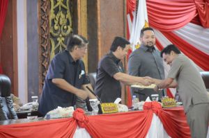 Abun Yani Sampaikan Laporan Komisi III Soal Unsulan Ranperda Inisiatif Jasa Konstruksi di Paripurna 