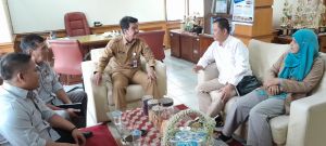 Temui Kadis P3AP2 Bahas Monev Pemdes, KI Jambi: Keterbukaan Informasi Harus Sampai Ke Desa