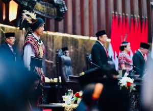 Berbusana Adat Tanimbar, Presiden Jokowi Sampaikan Pidato di Gedung Nusantara
