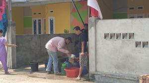 3 Bulan Krisis, Warga Perumahan Villa Cendana Ngaku Senang Dapat Bantuan Air Bersih