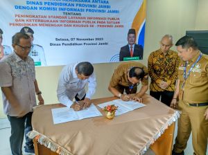 Disaksikan KI Pusat, Dinas Pendidikan-KI Jambi Tandatangan PKS Tingkatkan Layanan Informasi
