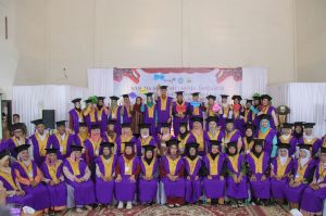 Pertama kalinya, BKKBN Jambi Wisudakan 47 Siswa Sekolah Lansia