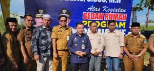 Perkim PUPR Kawal Pemasangan Puluhan Peneng Bantuan Bedah Rumah Gubernur Jambi Tanjabbar 
