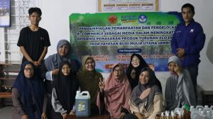 Tim Dosen Pertanian UNJA Bantu Masyarakat Pasarkan Produk Turunan Eco Enzym