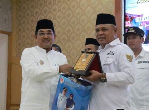 Bupati Anwar Sadat Hadiri Pelantikan PAW DPC APDESI Tanjab Barat 2023-2025