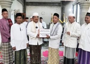 Bupati Tanjab Barat Safari Jumat di Masjid Baitul Makmur Sungai Haji
