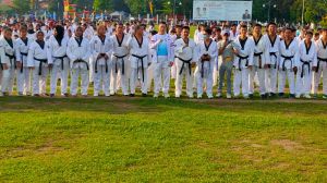 Ratusan Atlet Taekwondo Jambi Gelar Latihan Bersama di Lapangan Kantor Gubernur 